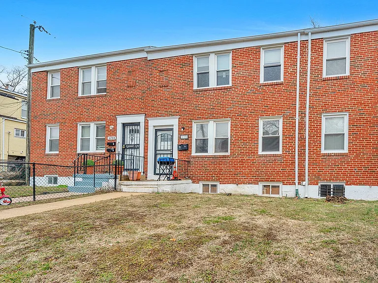 3706 W Franklin St — Photo 10