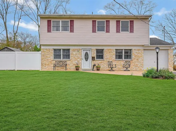 223 Audwin Drive, Islip Terrace, NY 11752
