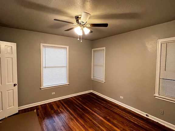 3rd image of 1402 W Hermosa Dr
