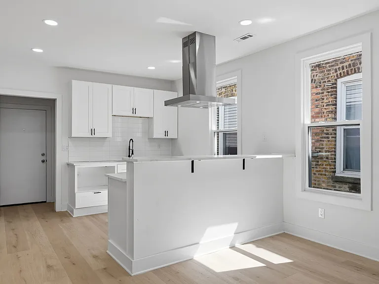 3642 W Belmont Ave #2F — Photo 4