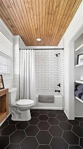 208 S Oak St — Photo 10