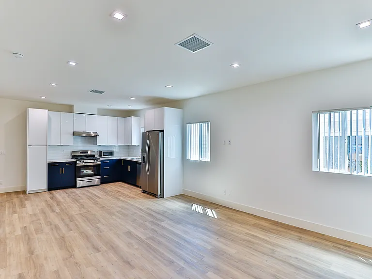 5536 Lexington Ave — Photo 7