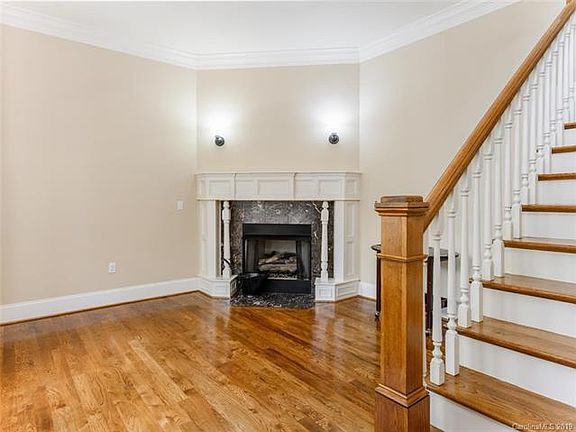 4th image of 18 Woodsong Dr
