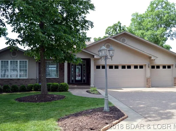 1017 Beacon Ridge Dr, Lake Ozark, MO 65049