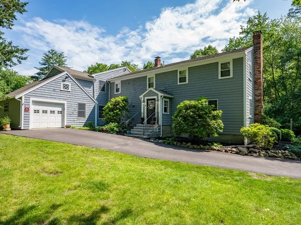 79 North St, Hanover, MA 02339