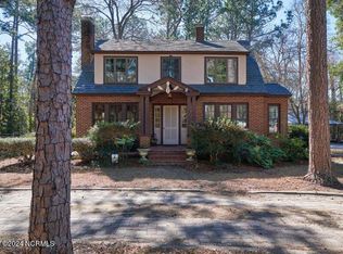 300 E Morganton Rd, Southern Pines, NC 28387