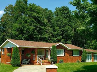 62 Madison St, Mount Lookout, WV 26678