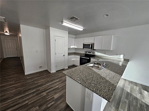 3rd image of 576 Holly Street