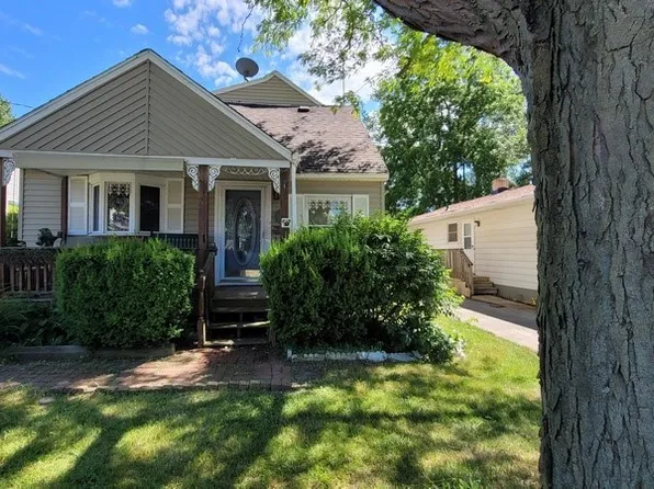1302 Prospect St, Barberton, OH 44203
