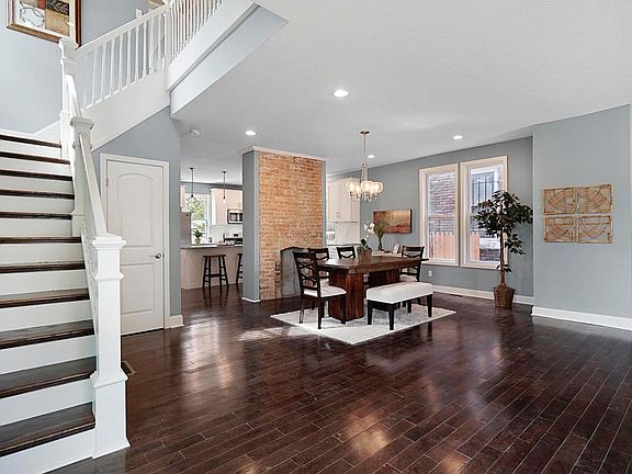 4th image of 745 Oakwood Ave