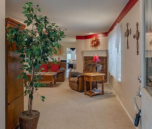 3rd image of 10700 Emerald Park Ln