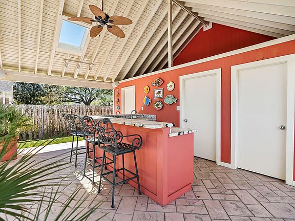 3rd image of 905 Sunny Ln