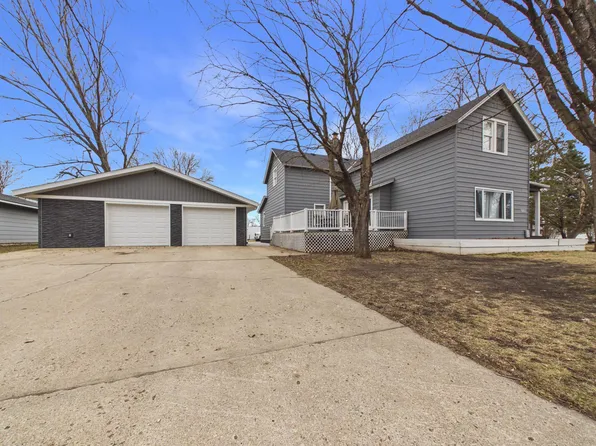 305 4th St NE, Melrose, MN 56352