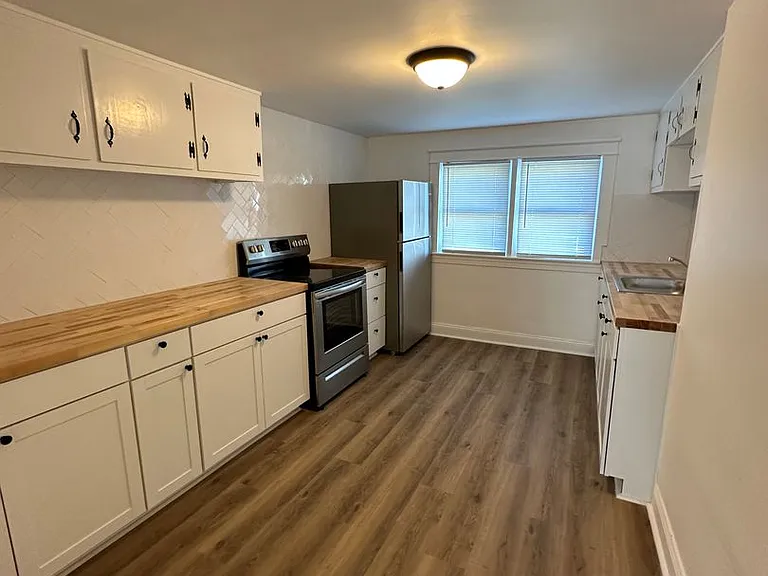 707 Mansfield Ave — Photo 2