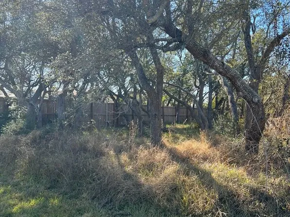 209 Traylor Ave, Rockport, TX 78382