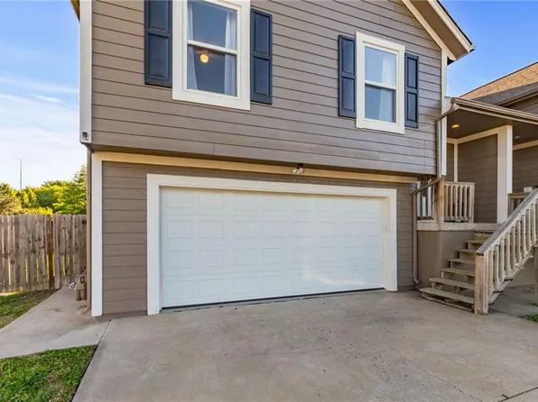 316 Creekside Ct, Gardner, KS 66030