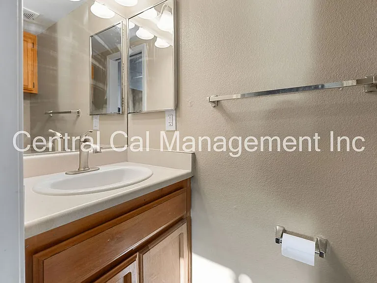8502 Laborough Dr — Photo 12