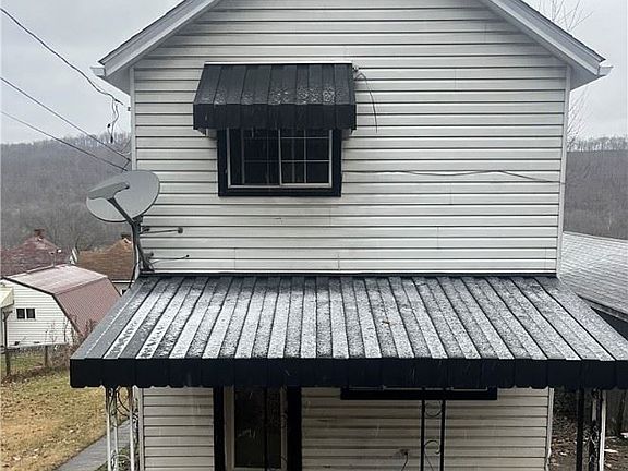 2nd image of 165 1st Ave