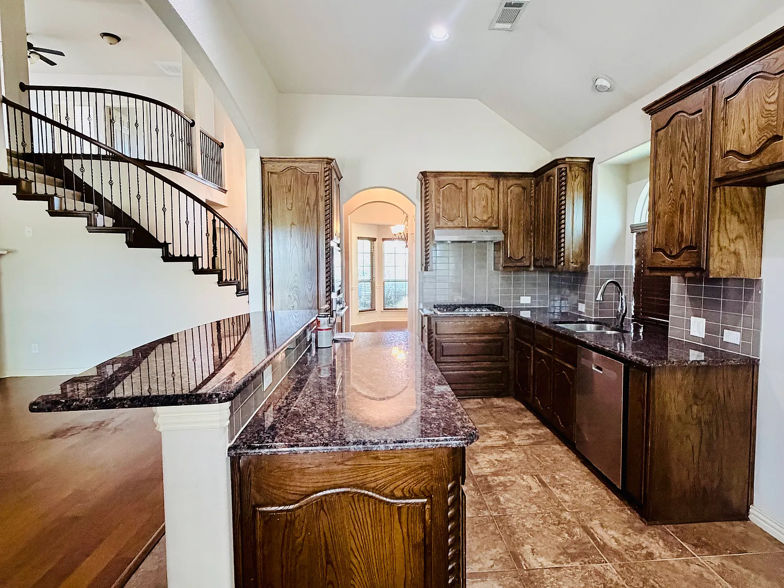 5 bed, 2610 sqft, $3,000 — Photo 4