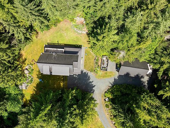 3rd image of 3890 Trailhead Dr