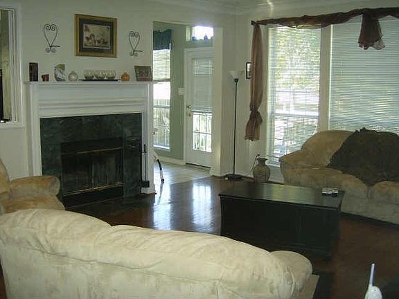 2nd image of 2215 Park Hurst Dr