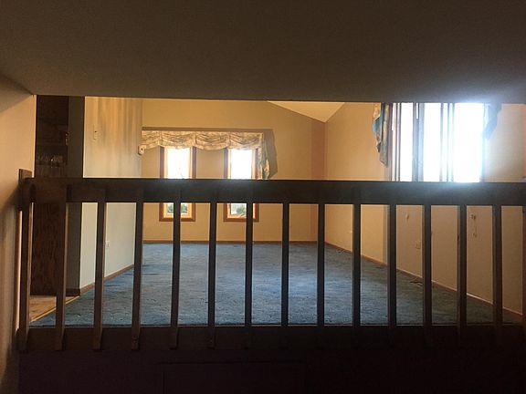 3rd image of 8338 W 107th St