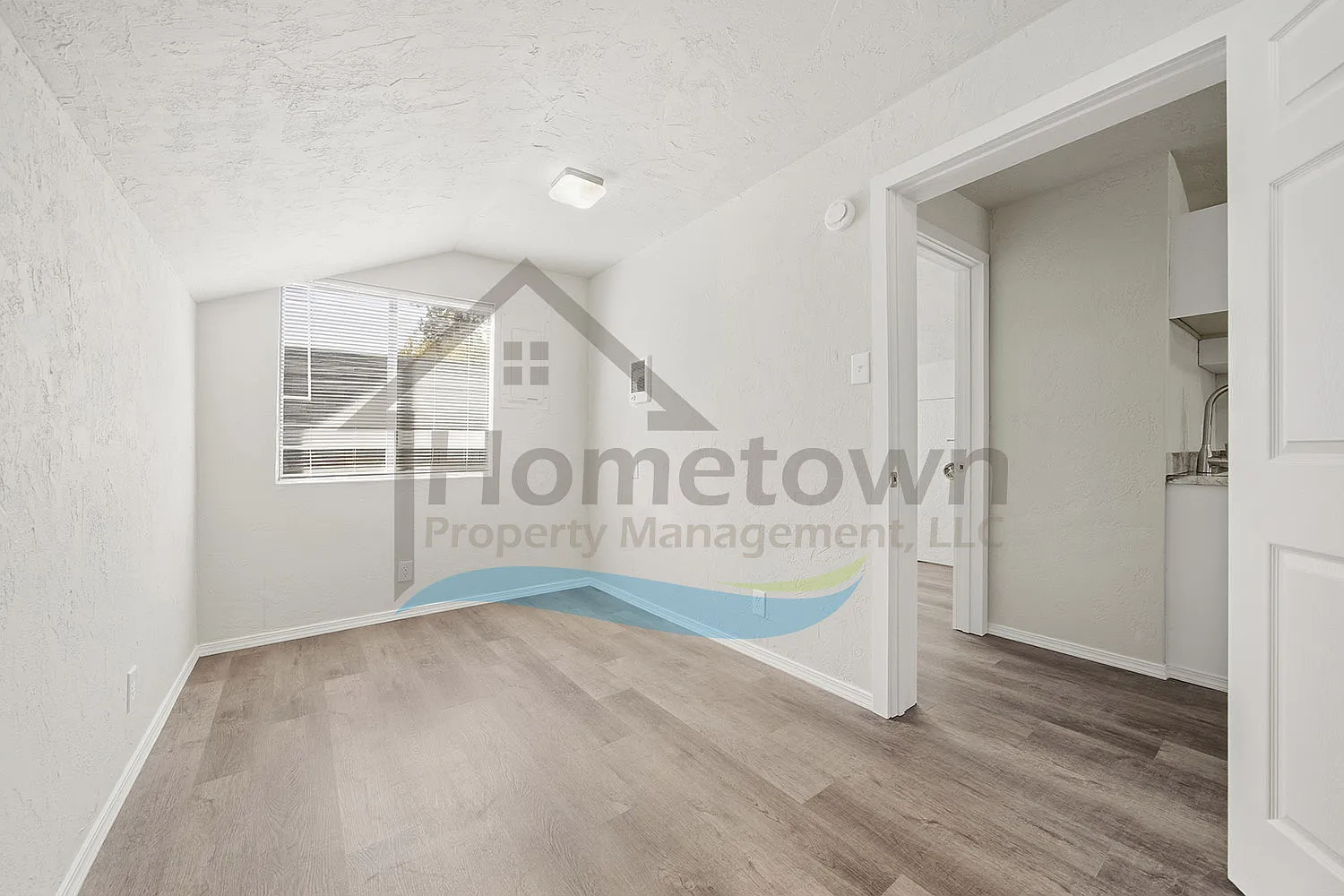 1 bed, 704 sqft, $1,350 — Photo 3