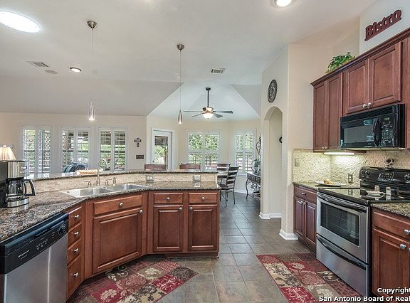 3rd image of 25707 Green River Dr