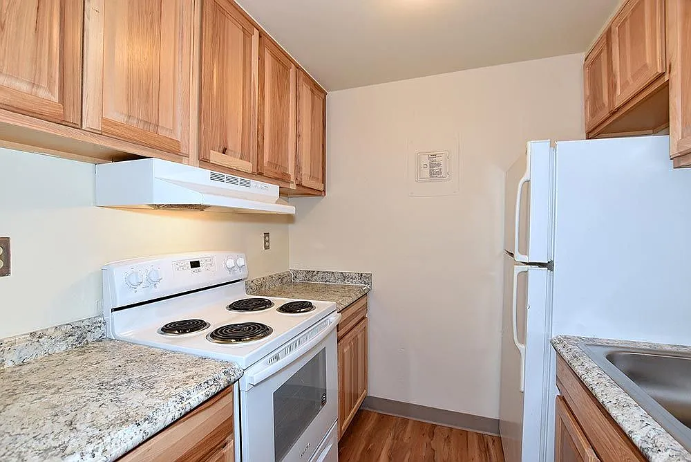 Building Photo - Varsity Apartments