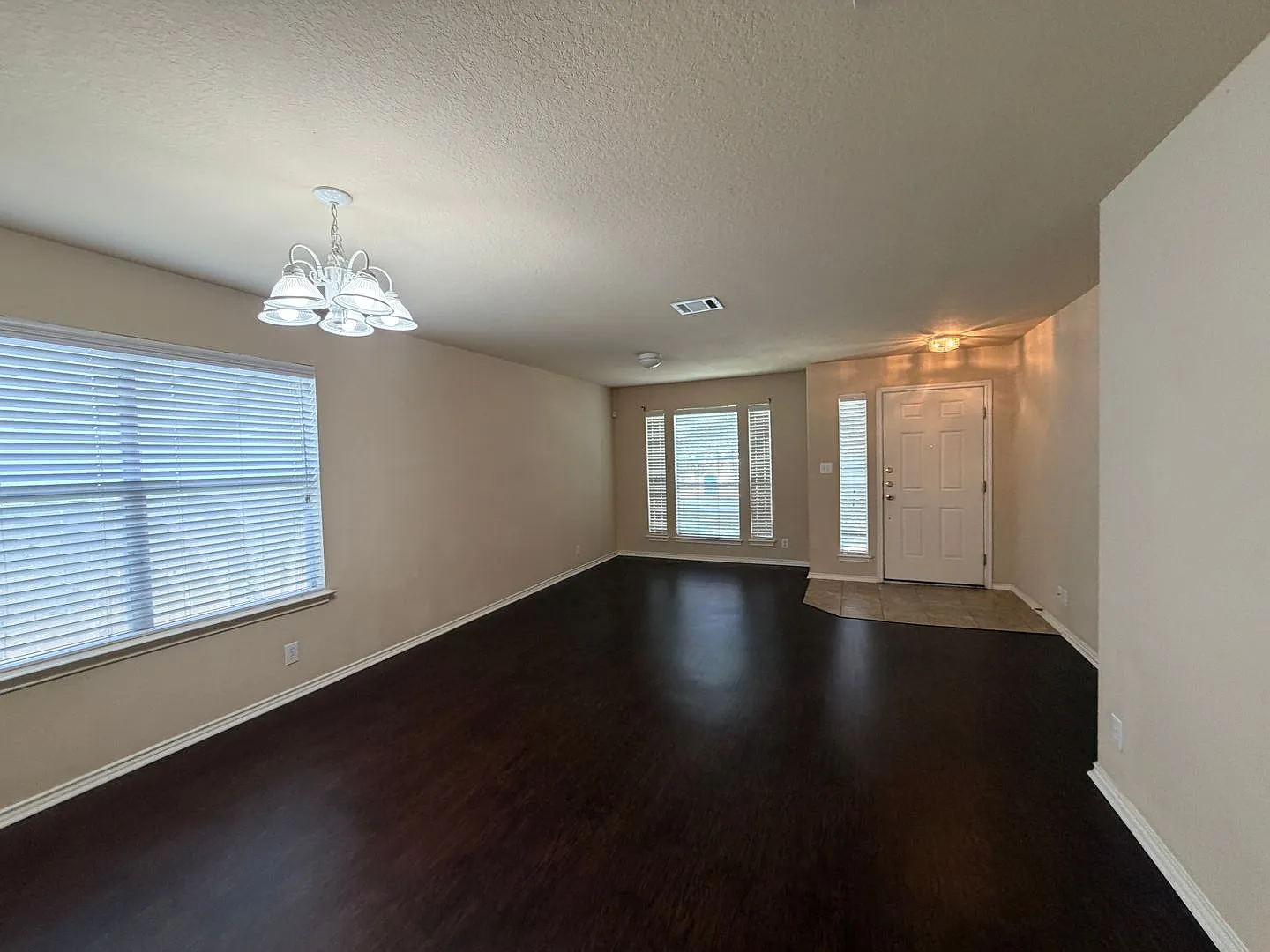 3 Bedroom in Dove Crossing / Extra Dining or Living Space / Community Pool / NBISD — Photo 4