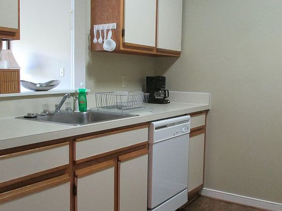 5th image of 303 White St
