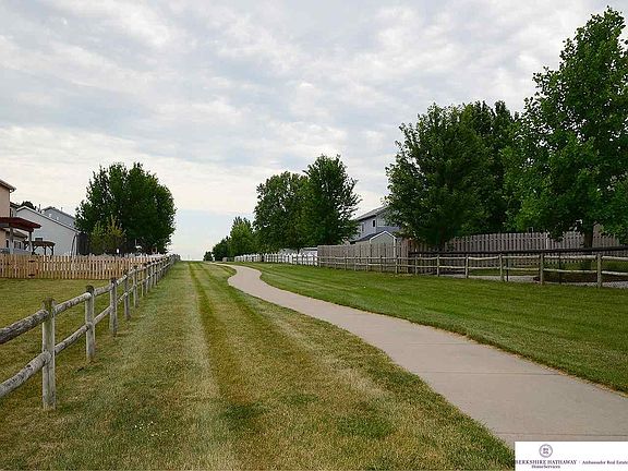 3rd image of 1503 Lakewood Dr