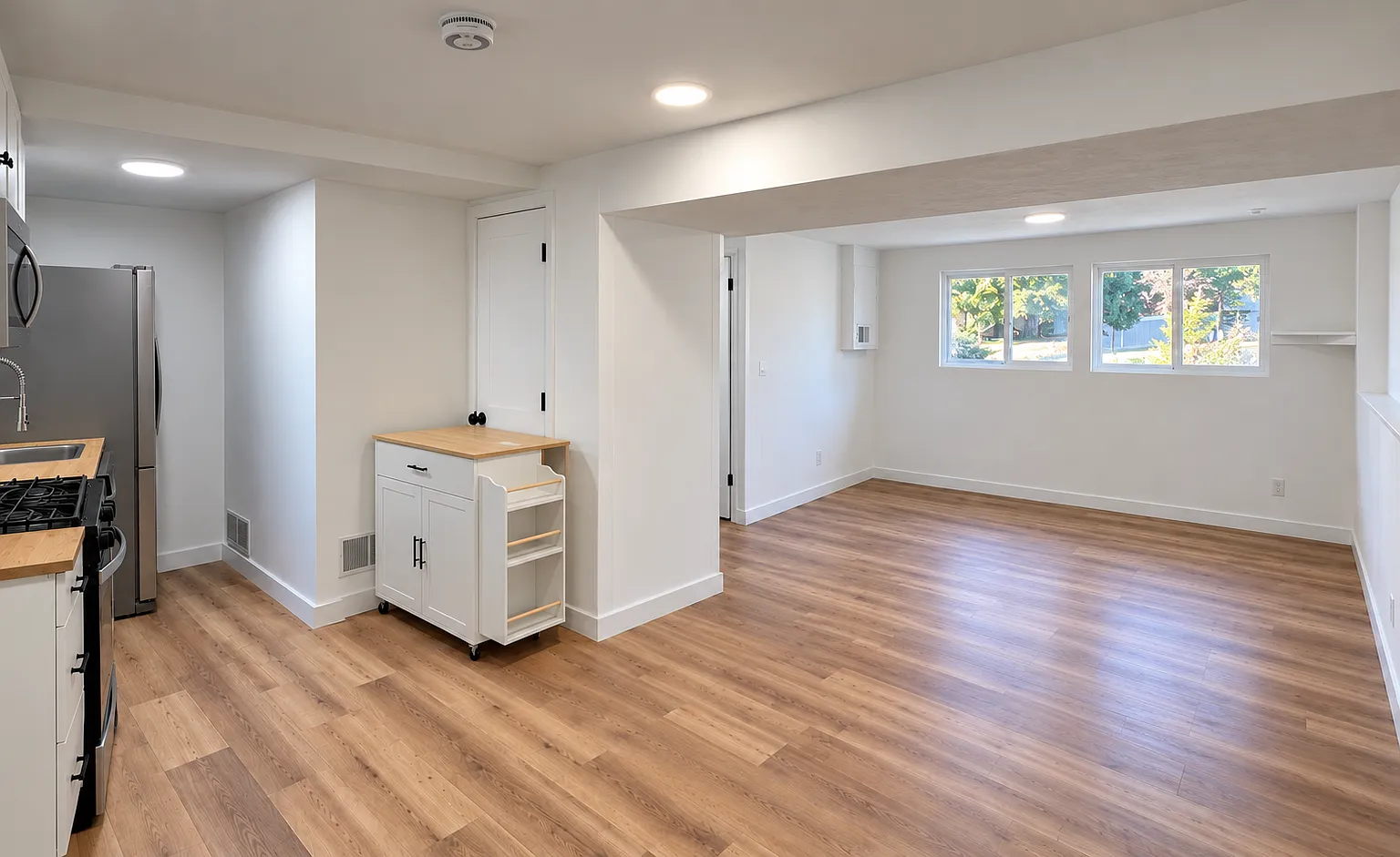 3 bed, 900 sqft, $1,789 — Photo 2