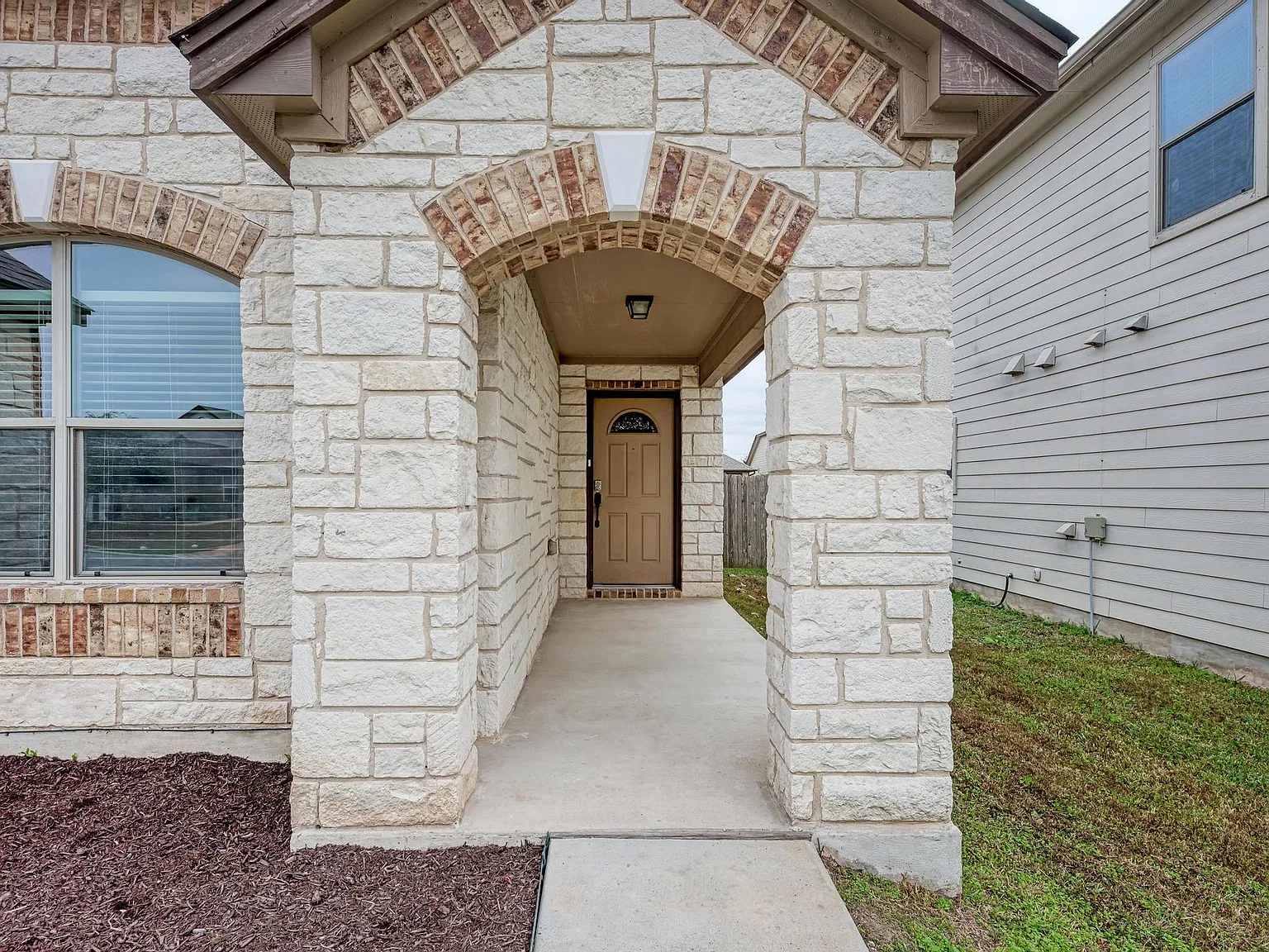 3 bed, 2.0 bath, 1605 sqft, $1,850 — Photo 3