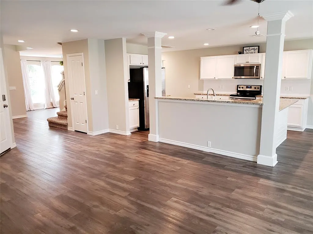 4 bed, 2.5 bath, 3173 sqft, $2,495 — Photo 3