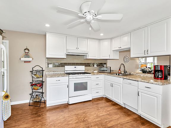 5th image of 85 Willow Dr