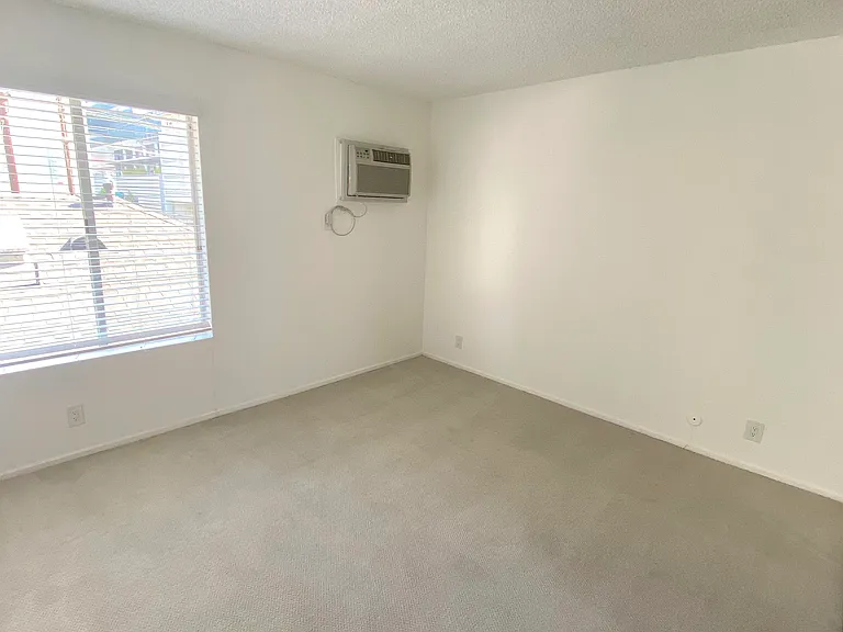 321 S Sherbourne Drive — Photo 7