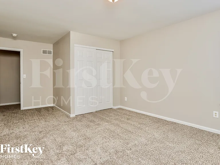 1097 Prince Albert Ct — Photo 14