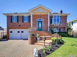 3224 Clubhouse Rd, Merrick, NY 11566