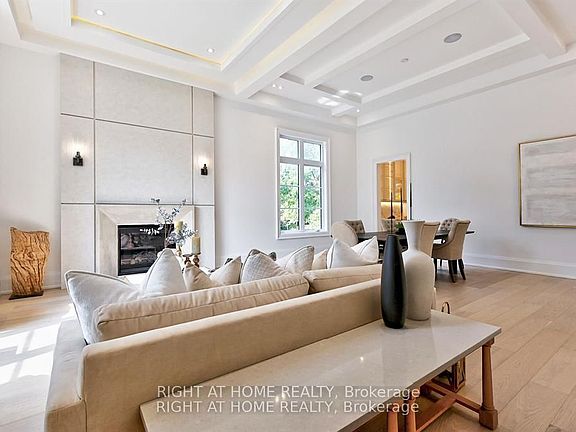 3rd image of 27 Hurlingham Cres