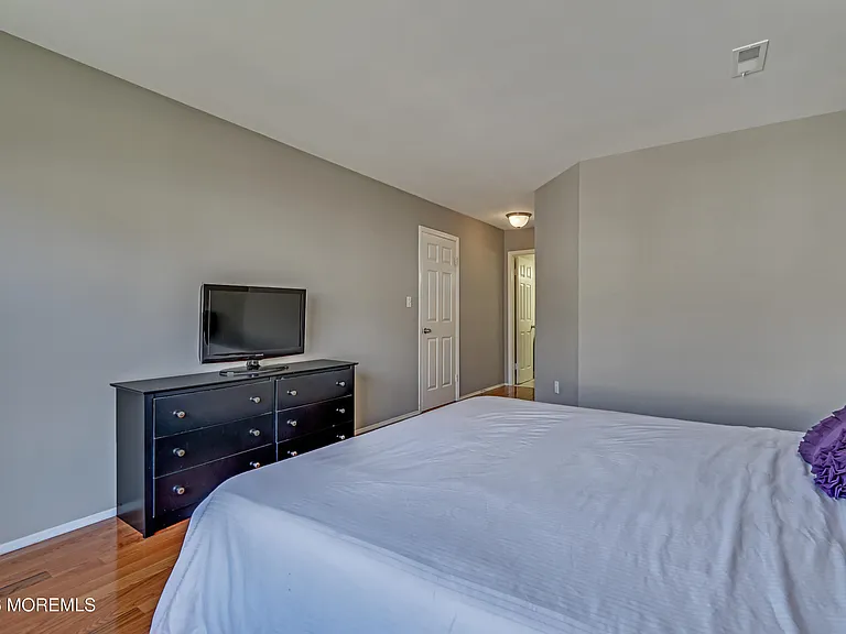 256 Tennis Ct — Photo 21