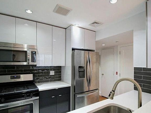 3rd image of 18 Jefferson St APT 2