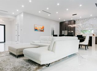 909 NW 4th Ave, Hallandale, FL 33009