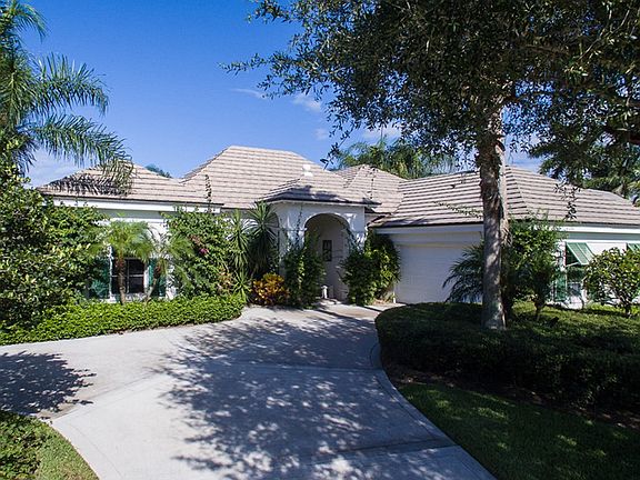 2nd image of 826 Pembroke Ct