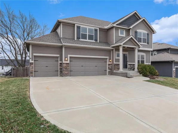 10205 N McKinley Ave, Kansas City, MO 64157