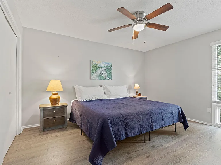 311 W Earle St #34B — Photo 39