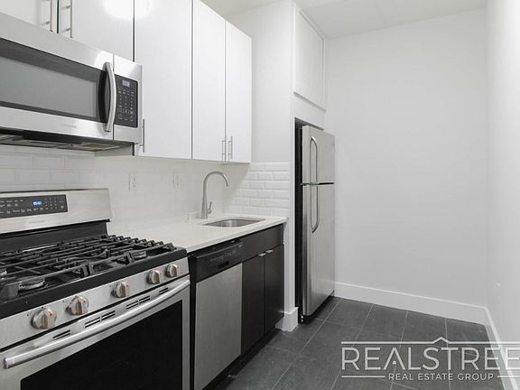 3rd image of 9002 Queens Blvd APT 612