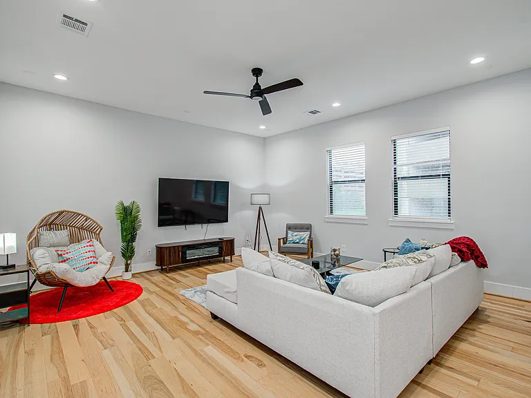 7016B Staffordshire St — Photo 3