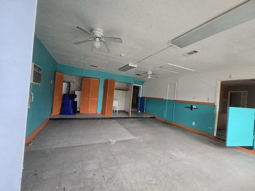 4 bed, 2.0 bath, 2719 sqft, $2,350 — Photo 2