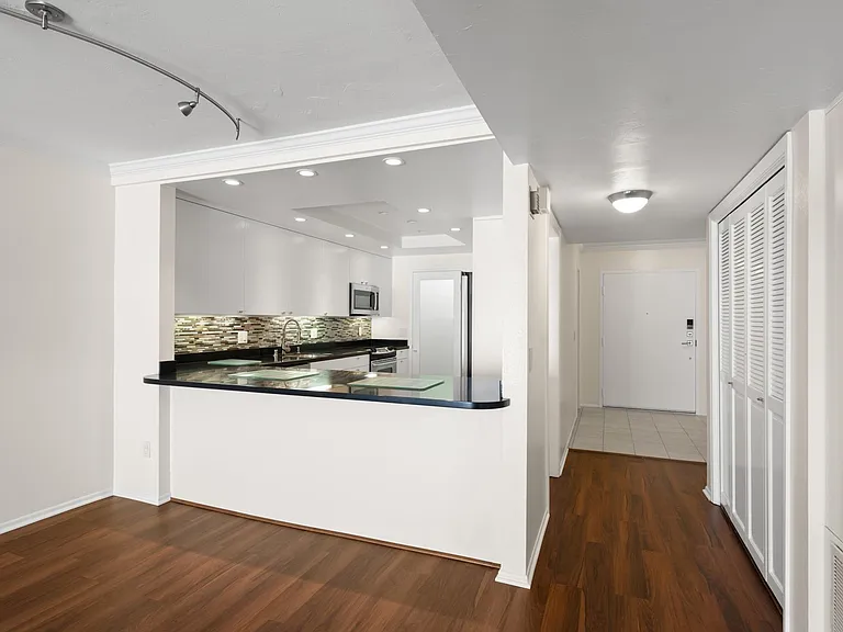 370 Rosecrans St #203 — Photo 17